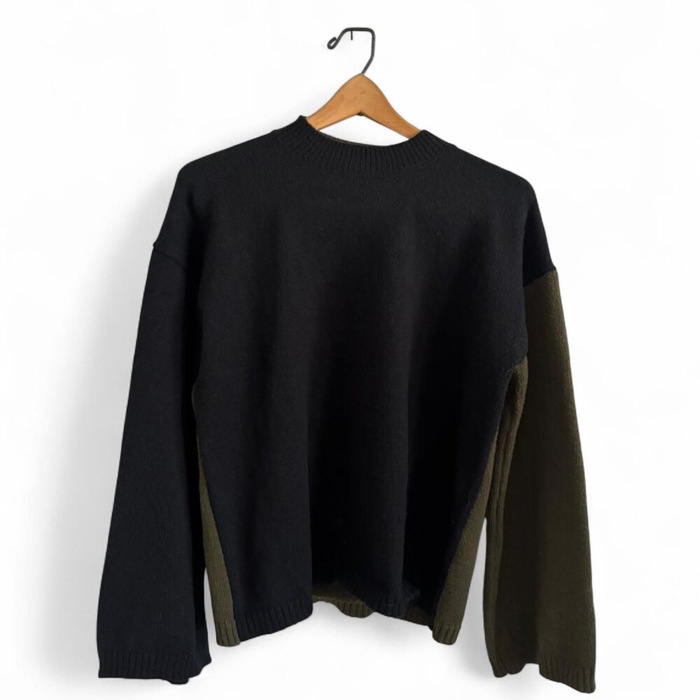 Bobeau Women's Black and Green Sweater- Color Block- Size Small